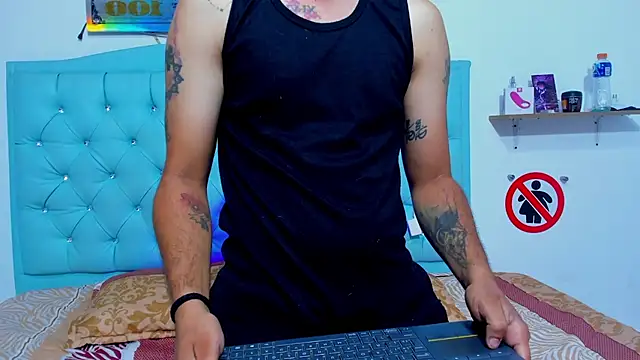 Snapshot of Bad_Couple_1 chatting on 16, 10, 2025 Bad Couple 1 online show from 16, 10, 2025