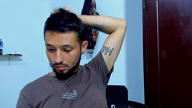 Snapshot of Bad_Couple_1 chatting on 28, 10, 2025 Bad Couple 1 online show from 28, 10, 2025