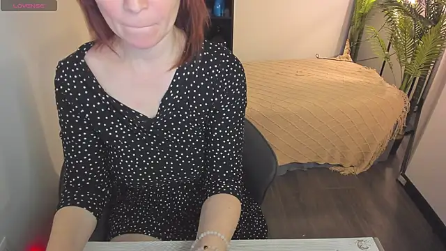 ZoeEast online show from 26, 10, 2025