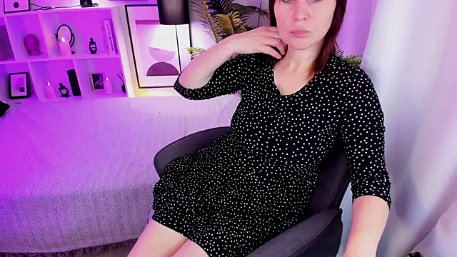 ZoeEast online show from 5, 11, 2025