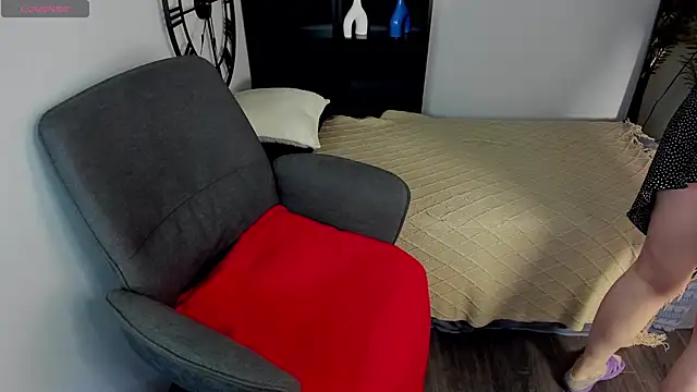 ZoeEast online show from 26, 11, 2025