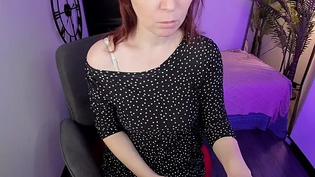 ZoeEast online show from 20, 12, 2025