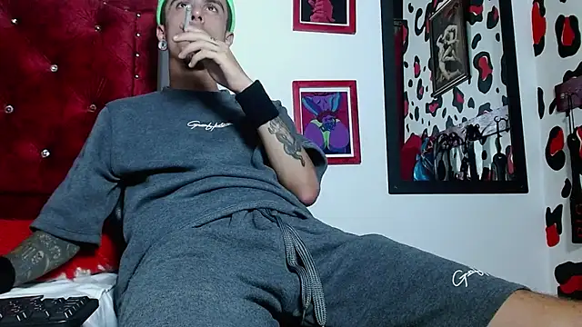 Aaron BigDickxxx online show from 4, 12, 2024