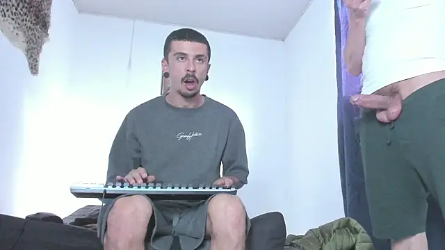 Aaron BigDickxxx online show from 20, 5, 2026