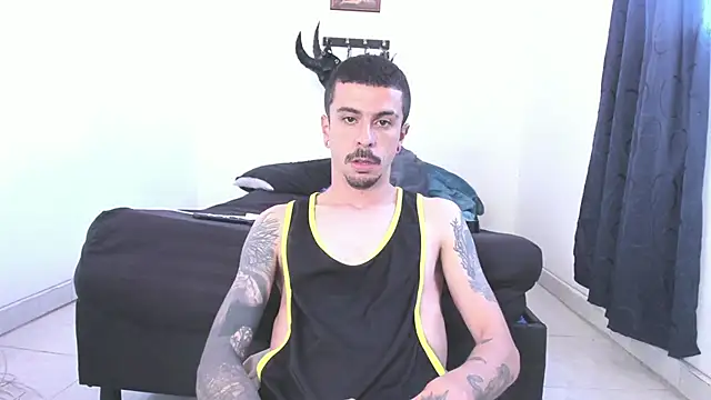 Aaron BigDickxxx online show from 24, 5, 2026