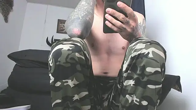 Aaron BigDickxxx online show from 27, 5, 2026