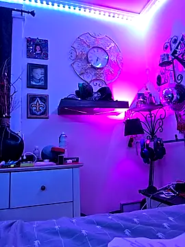 Twin2222 online show from 24, 9, 2025