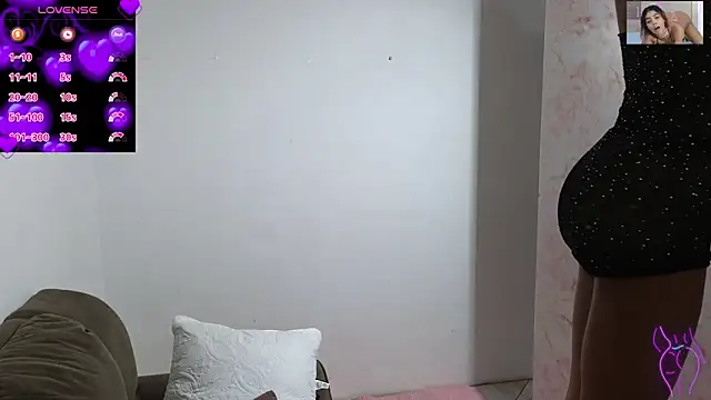 Snapshot of ElisaBoyer chatting on 13, 10, 2025 ElisaBoyer online show from 13, 10, 2025