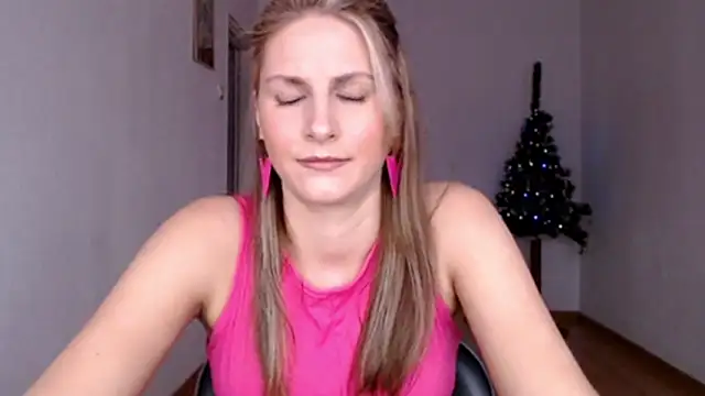 Snapshot of DagmarieFlirt chatting on 12, 12, 2024 DagmarieFlirt online show from 12, 12, 2024