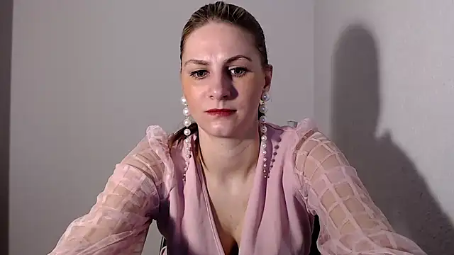 Snapshot of DagmarieFlirt chatting on 5, 1, 2025 DagmarieFlirt online show from 5, 1, 2025