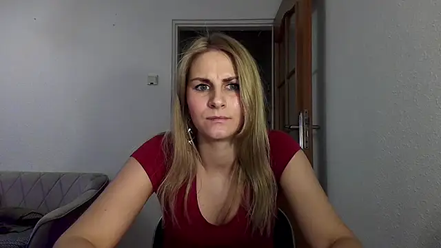 Snapshot of DagmarieFlirt chatting on 10, 3, 2025 DagmarieFlirt online show from 10, 3, 2025