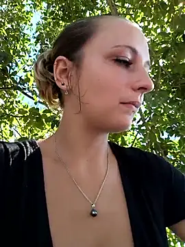 Snapshot of emma4xxx chatting on 17, 4, 2026 emma4xxx online show from 17, 4, 2026