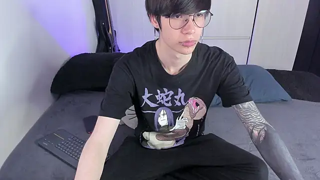 Snapshot of Aventure_Twinks chatting on 2, 2, 2025 Aventure Twinks online show from 2, 2, 2025