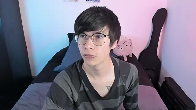 Snapshot of Aventure_Twinks chatting on 19, 11, 2025 Aventure Twinks online show from 19, 11, 2025