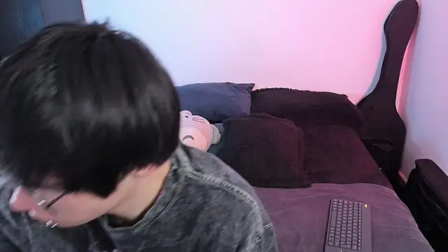 Snapshot of Aventure_Twinks chatting on 3, 12, 2025 Aventure Twinks online show from 3, 12, 2025