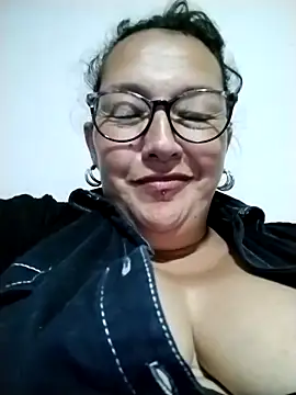 saraqueen   online show from 2, 12, 2024