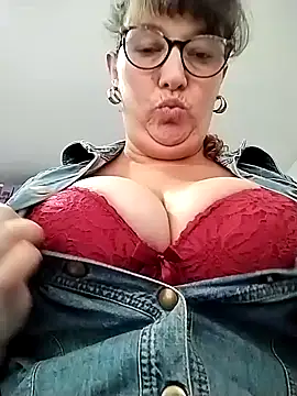 saraqueen   online show from 4, 1, 2025