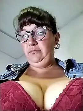 saraqueen   online show from 5, 1, 2025