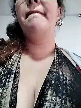 saraqueen   online show from 19, 1, 2025