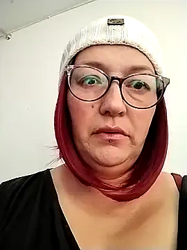 saraqueen   online show from 26, 1, 2025