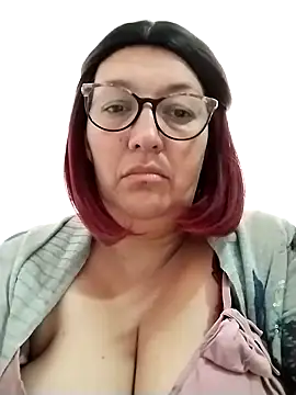 saraqueen   online show from 9, 2, 2025