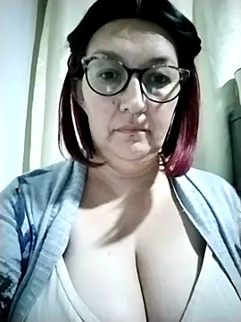 saraqueen   online show from 7, 3, 2025