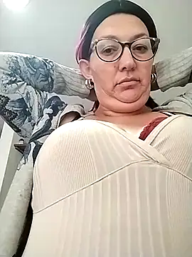saraqueen   online show from 7, 3, 2025