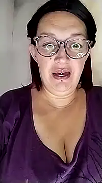 saraqueen   online show from 10, 3, 2025