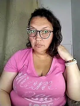 saraqueen   online show from 12, 9, 2025