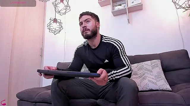 Snapshot of SebastianVilla_ chatting on 7, 1, 2025 SebastianVilla online show from 7, 1, 2025