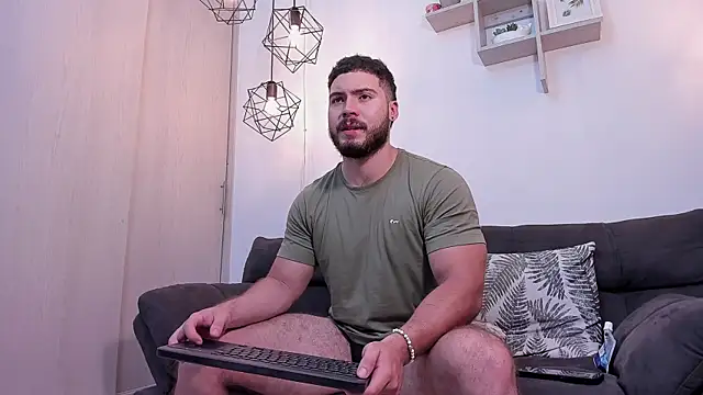 Snapshot of SebastianVilla_ chatting on 2, 2, 2025 SebastianVilla online show from 2, 2, 2025