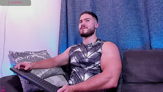 Snapshot of SebastianVilla_ chatting on 12, 2, 2025 SebastianVilla online show from 12, 2, 2025