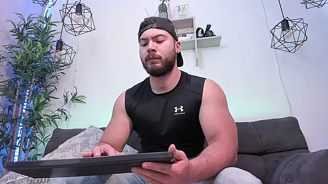 Snapshot of SebastianVilla_ chatting on 4, 3, 2025 SebastianVilla online show from 4, 3, 2025