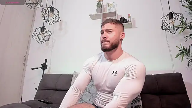 Snapshot of SebastianVilla_ chatting on 10, 3, 2025 SebastianVilla online show from 10, 3, 2025