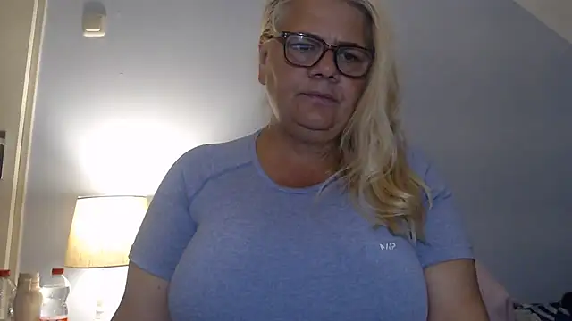 hotladymoon online show from 27, 7, 2026
