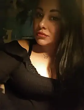 Snapshot of DaisyStreet chatting on 2, 2, 2025 DaisyStreet online show from 2, 2, 2025