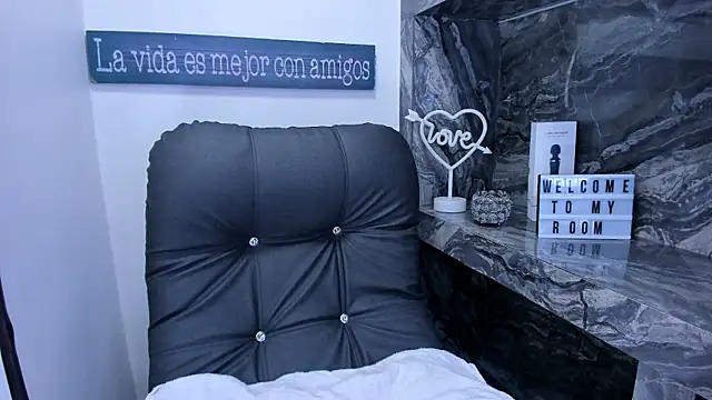 miss danika online show from 28, 2, 2026