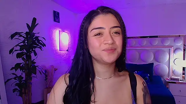 Snapshot of lucianaroy chatting on 10, 10, 2025 lucianaroy online show from 10, 10, 2025