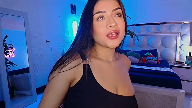 Snapshot of lucianaroy chatting on 15, 10, 2025 lucianaroy online show from 15, 10, 2025