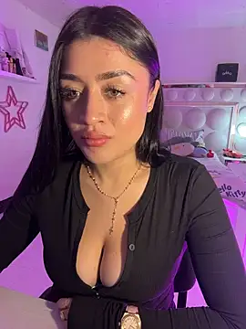 Snapshot of lucianaroy chatting on 18, 3, 2026 lucianaroy online show from 18, 3, 2026