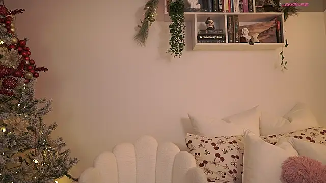Snapshot of EmilyxRose_- chatting on 17, 12, 2024 EmilyxRose - online show from 17, 12, 2024