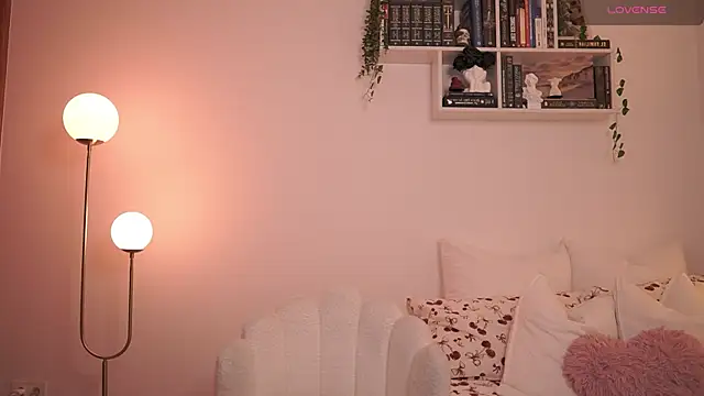 Snapshot of EmilyxRose_- chatting on 17, 2, 2025 EmilyxRose - online show from 17, 2, 2025