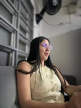 MarianaBenz online show from 10, 1, 2025