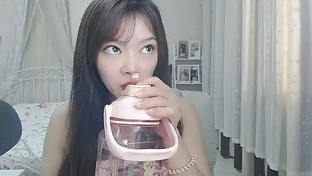 Snapshot of Jenny-Z chatting on 24, 9, 2025 Jenny-Z online show from 24, 9, 2025