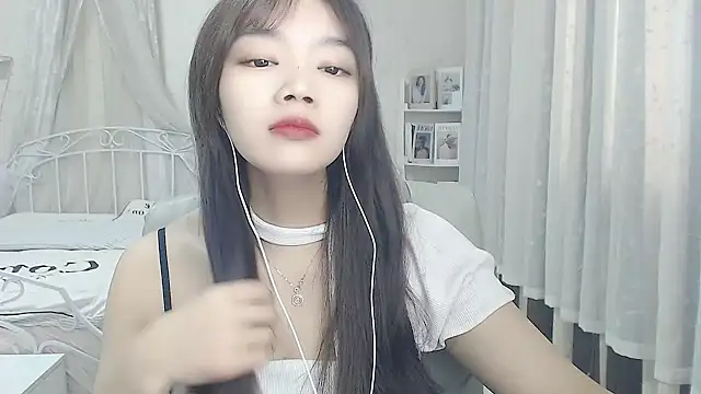 Snapshot of Jenny-Z chatting on 2, 12, 2025 Jenny-Z online show from 2, 12, 2025