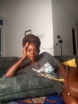 Snapshot of petiteebony_81 chatting on 12, 9, 2025 petiteebony 81 online show from 12, 9, 2025