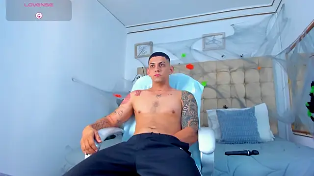 Snapshot of Alex_cute77 chatting on 1, 11, 2025 Alex cute77 online show from 1, 11, 2025