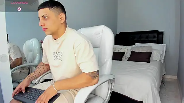 Snapshot of Alex_cute77 chatting on 9, 1, 2026 Alex cute77 online show from 9, 1, 2026