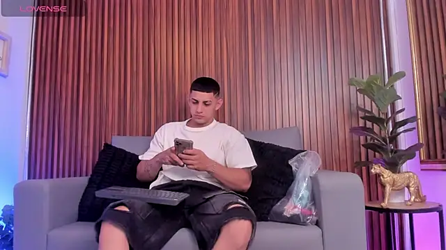 Snapshot of Alex_cute77 chatting on 15, 2, 2026 Alex cute77 online show from 15, 2, 2026