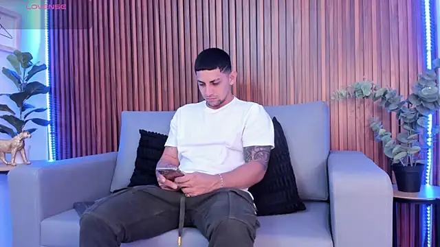 Snapshot of Alex_cute77 chatting on 5, 3, 2026 Alex cute77 online show from 5, 3, 2026